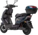 Задня частина електроскутера Corso FlashX з кошиком і пасажирським сидінням